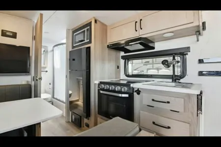 2024 Flagstaff E-Pro: Lightweight + Modern