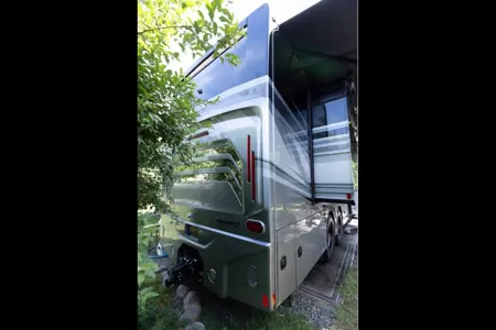 Kerry's Renegade RV Xl X39 Class C