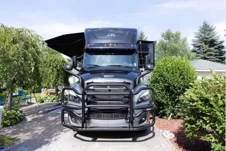 Kerry's Renegade RV Xl X39 Class C