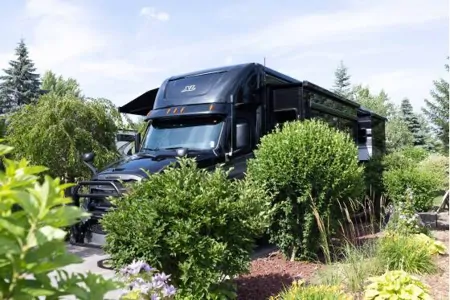 Kerry's Renegade RV Xl X39 Class C
