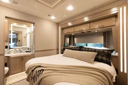 Kerry's Renegade RV Xl X39 Class C