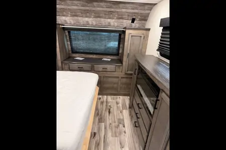 CJ's Venture RV Sporttrek Touring Edition Travel Trailer