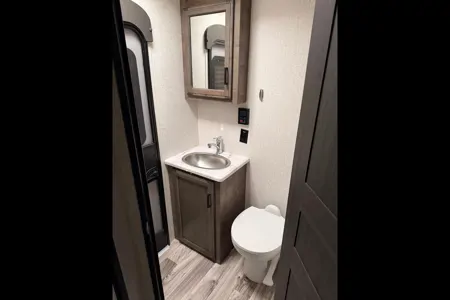 CJ's Venture RV Sporttrek Touring Edition Travel Trailer