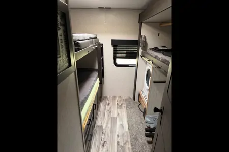 CJ's Venture RV Sporttrek Touring Edition Travel Trailer