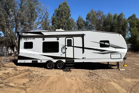 Genesis Supreme Ragen RV R275CRXL Toy Hauler