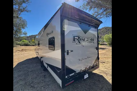 Genesis Supreme Ragen RV R275CRXL Toy Hauler