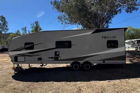 Genesis Supreme Ragen RV R275CRXL Toy Hauler
