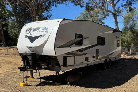 Genesis Supreme Ragen RV R275CRXL Toy Hauler