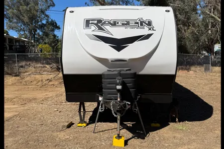 Genesis Supreme Ragen RV R275CRXL Toy Hauler
