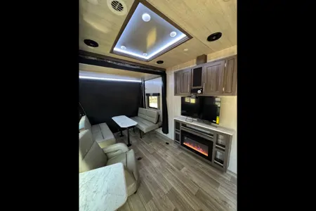 Genesis Supreme Ragen RV R275CRXL Toy Hauler