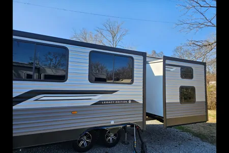 Damon's Coachmen Catalina Travel Trailer