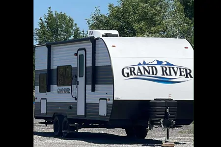 Glamping Grand River 25BH Travel Trailer