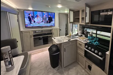 Like-New 2024 240BHXL – Sleeps 4–6, Solar, Fireplace, Outdoor Kitchen