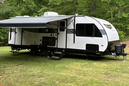 Like-New 2024 240BHXL – Sleeps 4–6, Solar, Fireplace, Outdoor Kitchen