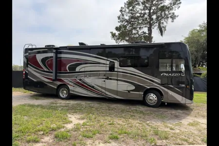 Wesley's Thor Motor Coach Palazzo Class A