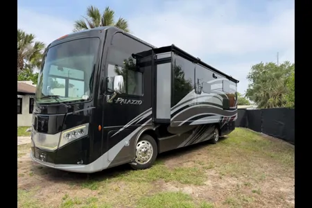 Wesley's Thor Motor Coach Palazzo Class A