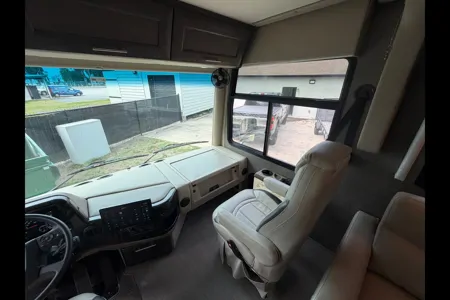 Wesley's Thor Motor Coach Palazzo Class A