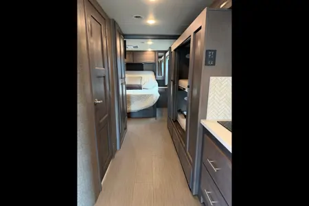 Wesley's Thor Motor Coach Palazzo Class A