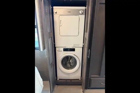 Wesley's Thor Motor Coach Palazzo Class A