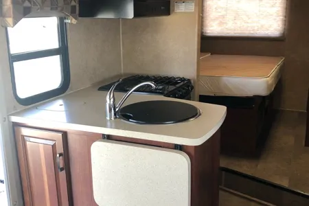 2016 Sunseeker - 28’ with 2 slideouts