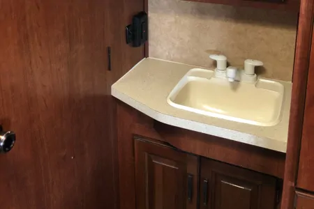 2016 Sunseeker - 28’ with 2 slideouts