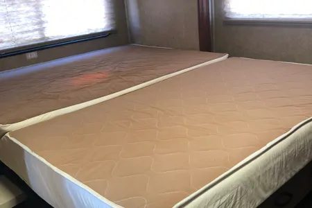 2016 Sunseeker - 28’ with 2 slideouts