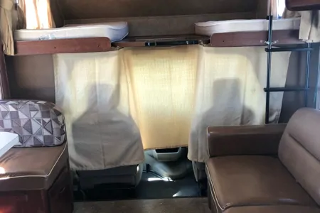 2016 Sunseeker - 28’ with 2 slideouts