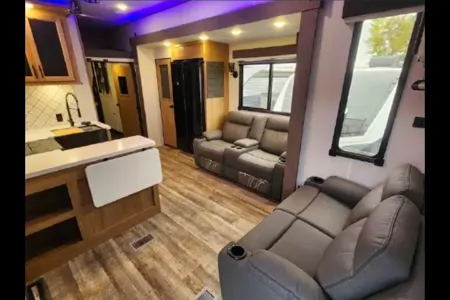 Amy's Forest River Wolfpack 4500 14d Toy Hauler