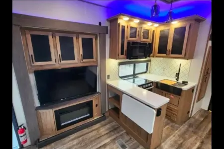 Amy's Forest River Wolfpack 4500 14d Toy Hauler