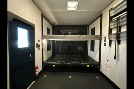 Amy's Forest River Wolfpack 4500 14d Toy Hauler