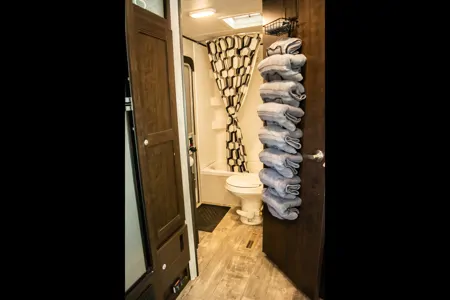 Spacious Pioneer Travel Trailer – Sleeps 10 | Family & Hunting Ready