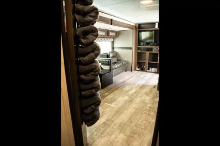 Spacious Pioneer Travel Trailer – Sleeps 10 | Family & Hunting Ready