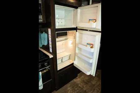 Spacious Pioneer Travel Trailer – Sleeps 10 | Family & Hunting Ready