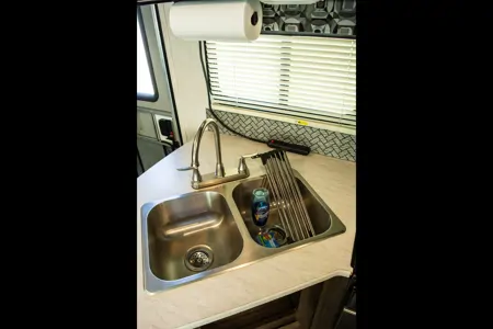 Spacious Pioneer Travel Trailer – Sleeps 10 | Family & Hunting Ready