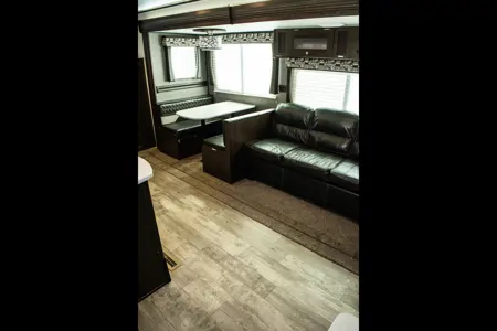 Spacious Pioneer Travel Trailer – Sleeps 10 | Family & Hunting Ready