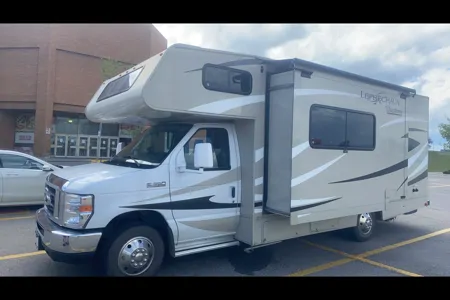 Cozy Class C RV – 2015 Coachmen Leprechaun 220QB with Slide-Out