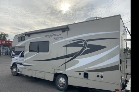 Cozy Class C RV – 2015 Coachmen Leprechaun 220QB with Slide-Out
