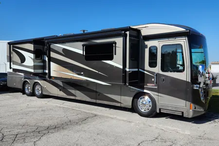 Junkaboo's Winnebago 42QD Class A