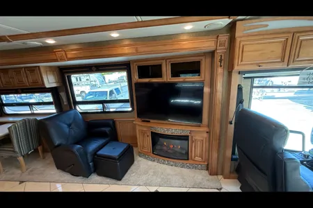 Junkaboo's Winnebago 42QD Class A