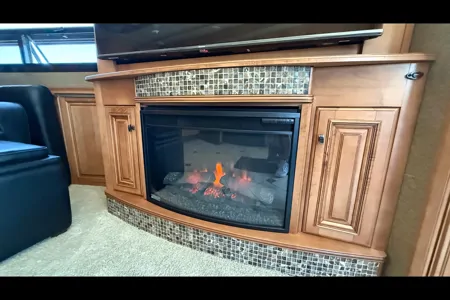 Junkaboo's Winnebago 42QD Class A