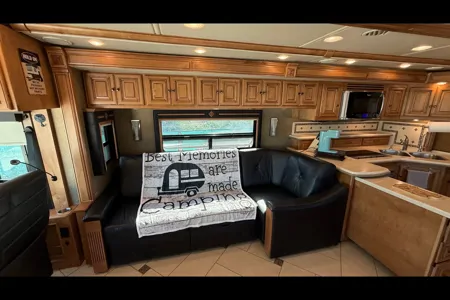 Junkaboo's Winnebago 42QD Class A