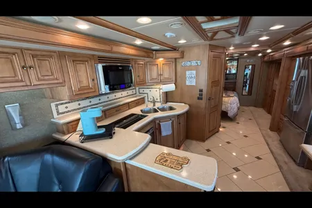 Junkaboo's Winnebago 42QD Class A