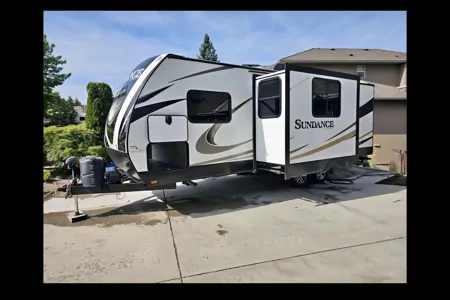 The Park's Heartland Sundancer Memory Maker Trailer