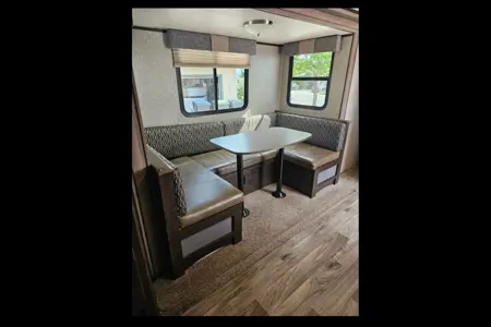 The Park's Heartland Sundancer Memory Maker Trailer