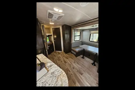The Park's Heartland Sundancer Memory Maker Trailer