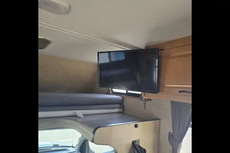 Thor Majestic 28' Motorhome - Class C RV