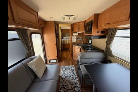 Thor Majestic 28' Motorhome - Class C RV
