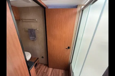 Thor Majestic 28' Motorhome - Class C RV