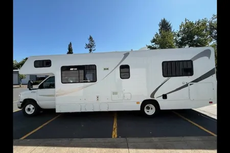 Thor Majestic 28' Motorhome - Class C RV