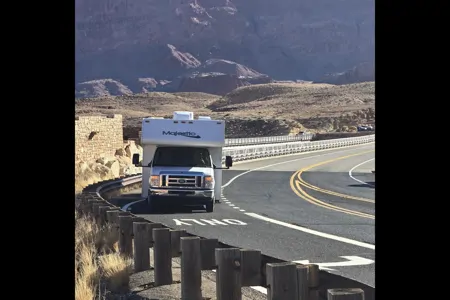 Thor Majestic 28' Motorhome - Class C RV